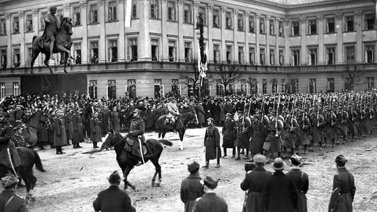 11 listopada - historia, znaczenie i tradycja kotylionów w Święto Niepodległości