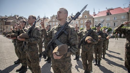 2 LUBELSKA BRYGADA OBRONY TERYTORIALNEJ OTRZYMA SZTANDAR Z RĄK PREZYDENTA RP