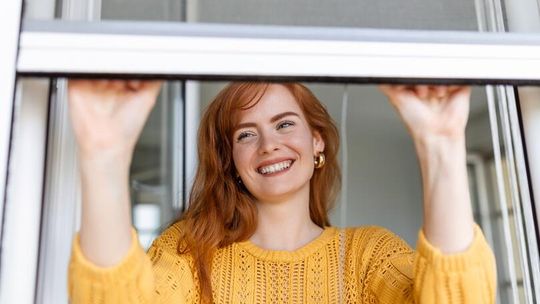 Alergia zimą zaczyna się w domu. Dlaczego wentylacja i wietrzenie mają znaczenie?