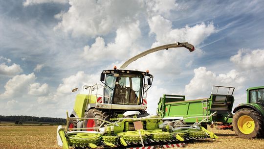 Aukcje maszyn rolniczych - czy warto brać w nich udział?