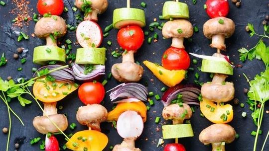 Co latem wrzucić na ruszt i dlaczego warto postawić na sery żółte?