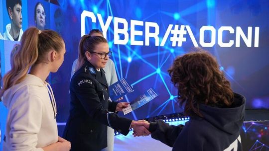 „CyberMocni” zachwycają uczniów „CyberMocni” zachwycają uczniów