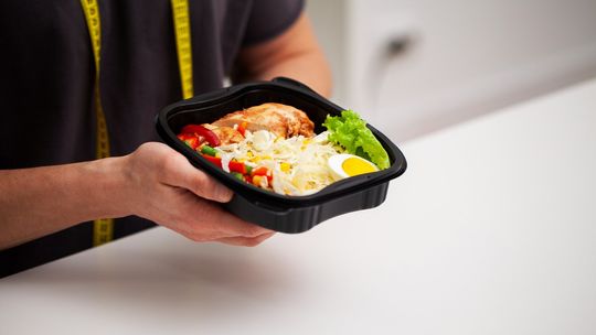 Czy catering dietetyczny może wspierać wyniki sportowe? Fakty i mity