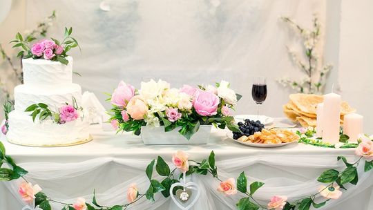 Czy warto inwestować w wyjątkowy tort weselny?