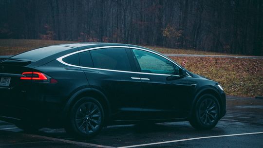 Czy warto przyciemniać szyby w samochodzie?