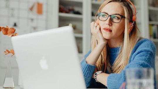 Dlaczego kobiety i millenialsi częściej chcą zmieniać pracę?