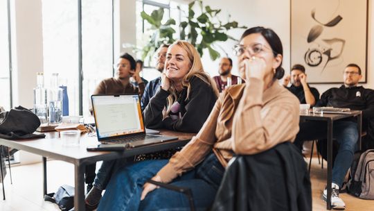 Dlaczego warto inwestować w edukację? Poznaj ofertę studiów podyplomowych i szkoleń Oświata Lingwista