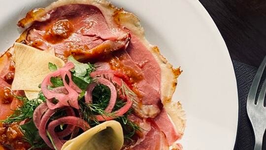 Dziki Bibosz kusi nową kartą: dziczyzna, humor i smaki, które ogrzewają zimę