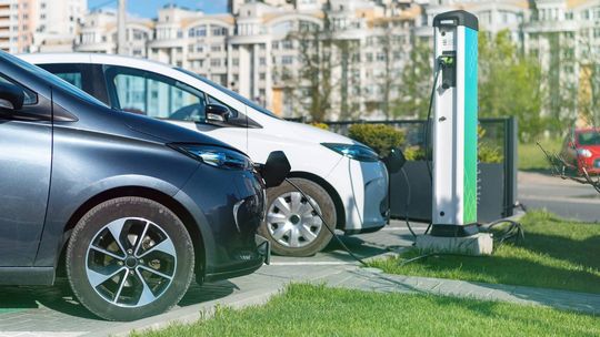 Flota elektryczna w firmie – opłacalność, koszty i perspektywy w 2026 roku