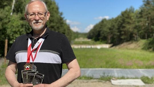 Gdy pasja łączy się z nauką. Profesor Grzegorz Gładyszewski medalistą w strzelectwie długodystansowym