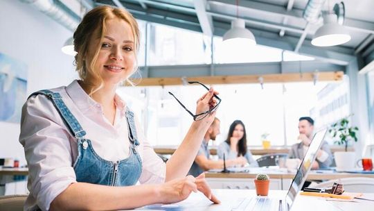 HR-owe Słowo Roku 2025. Dziesięć pojęć, które zdefiniowały rynek pracy