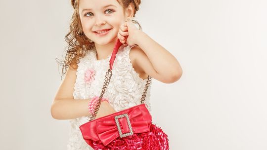 Jak dobrać torebkę dla małej dziewczynki?