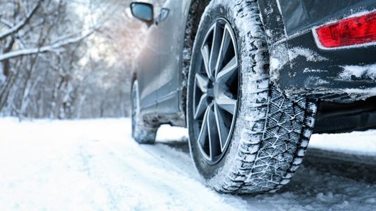 Jak zabezpieczyć samochód przed zimą? Niezbędnik dla kierowców