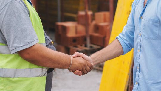 Jaką umowę podpisać z wykonawcą usługi?