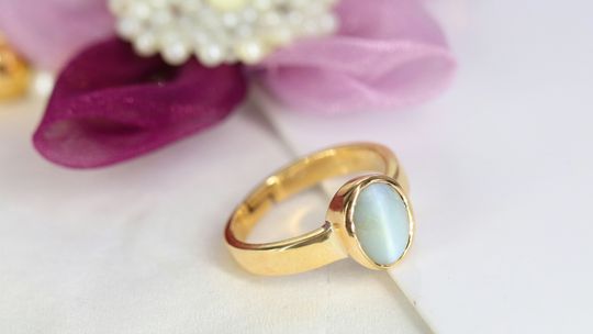 Jaki pierścionek wybrać, aby pasował do Twojego typu urody?