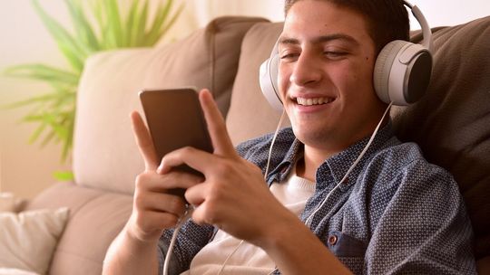 Jakie funkcje powinien posiadać telefon multimedialny? Krótka analiza w oparciu o produkty Samsung.