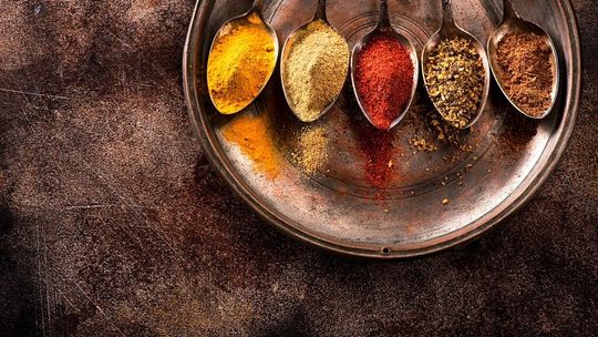 Jakie przyprawy warto mieć w swojej kuchni?