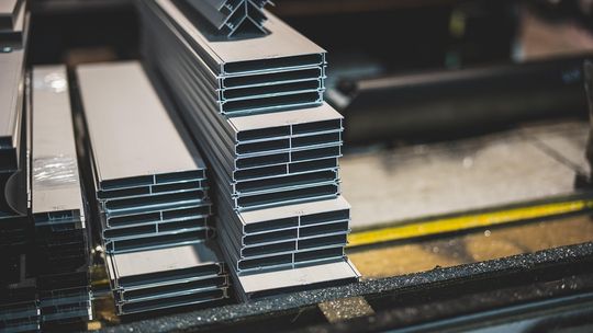 Jakie są aktualnie ceny stali w hurtowniach? 