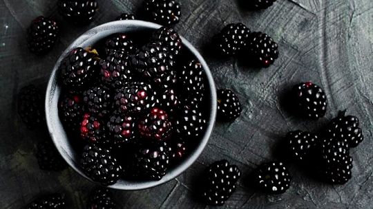 Jeżyny na rodzinnym stole – 4 proste przepisy, które pokochacie razem