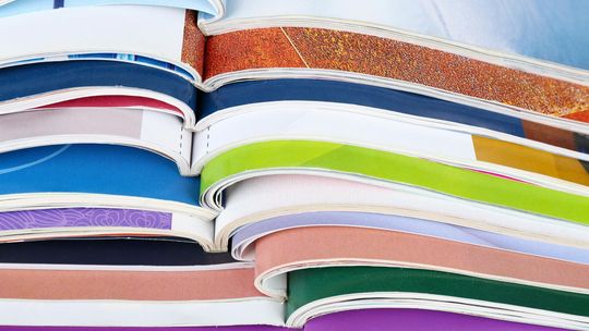 Kiedy warto wybrać druk książek kartonowych w miękkiej oprawie?