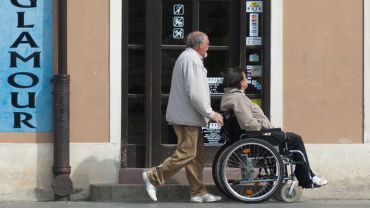 Konferencja „Woda, powietrze, ląd – turystyka osób niepełnosprawnych idealną formą rehabilitacji”. 