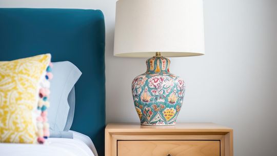 Lampki nocne do sypialni ? praktyczny poradnik zakupowy