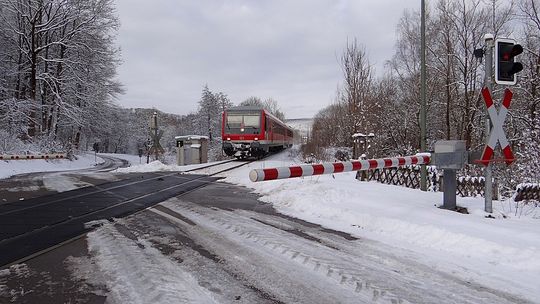 Liczba wypadków kolejowych najniższa od lat. W większość zdarzeń winni są piesi i kierowcy