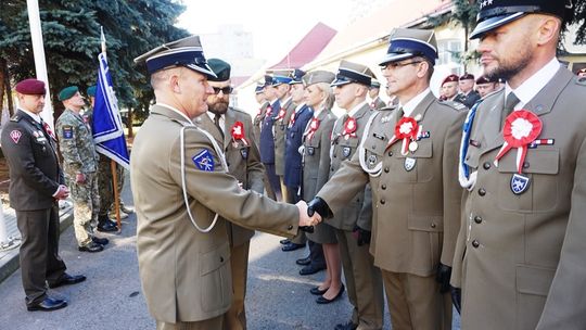 Litewscy i ukraińscy oficerowie gratulują polskim kolegom z okazji Święta Niepodległości