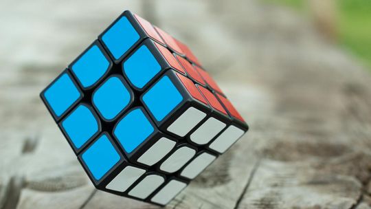Magnetyczna kostka rubika: jak opanować sztukę szybkiego układania czaszy