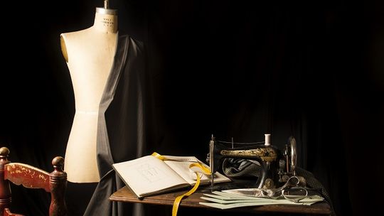 Manekiny krawieckie – styropianowe, a może drewniane? Na które się zdecydować?