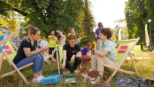 Międzynarodowy Dzień Młodzieży na Placu Litewskim – gry, hamaki i wspólna zabawa