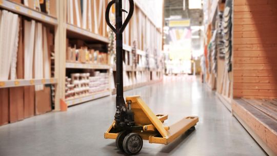 Najlepsze wózki do palet od polskich producentów - przegląd