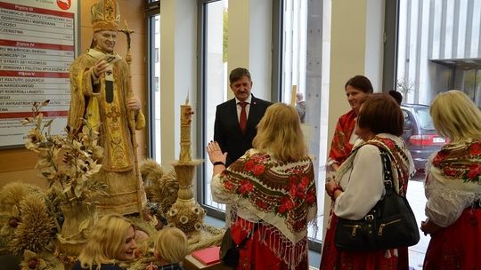 Najpiękniejsze wieńce dożynkowe w Urzędzie Marszałkowskim