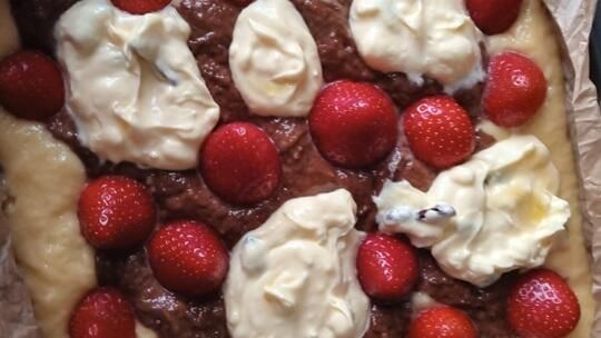 Najszybsze ciasto z truskawkami i serkiem mascarpone Najszybsze ciasto z truskawkami i serkiem mascarpone