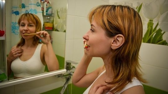 Nie dbamy o higienę jamy ustnej. Czy wyręczy nas sztuczna inteligencja?