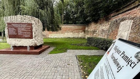 Odnowili pomnik przy ul. Kalinowszczyzna. Upamiętnia ofiary niemieckiej egzekucji