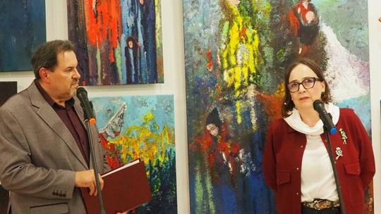 Pierwsza wystawa Joanny Majewskiej w Wysokiem. Artystka „Ana Maj” odsłania swoją twórczą tożsamość