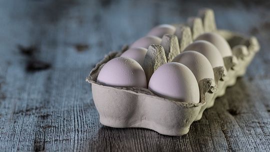 Polacy jedzą coraz mniej jaj.