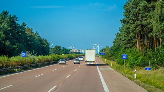 Polskie drogi jednymi z najniebezpieczniejszych w Europie. Sytuację mogłyby poprawić wyższe mandaty i obniżenie maksymalnej prędkości