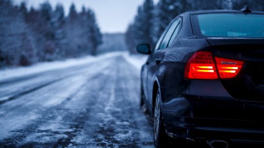 Pomoc drogowa: unikniesz jej przygotowując auto do zimy