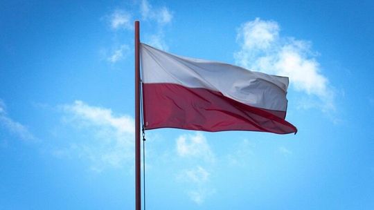 Prof. Robert Kozyrski: Biało-czerwona flaga łączy, ale też zobowiązuje
