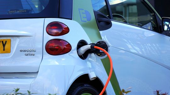 Przyszłość elektrycznej motoryzacji. Koszt eksploatacji porównywalny z zakupem filiżanki kawy