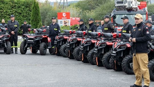 Quady z przyczepami z Funduszy Europejskich posłużą strażakom.