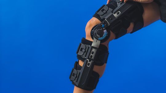 Rodzaje ortez na kolano i ich zastosowanie w rehabilitacji