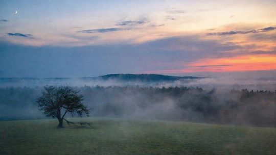 „Roztocze - kraina niezwykła”. Nostalgiczna wystawa zdjęć Ewy Marszalec w Hotelu Zamojskim