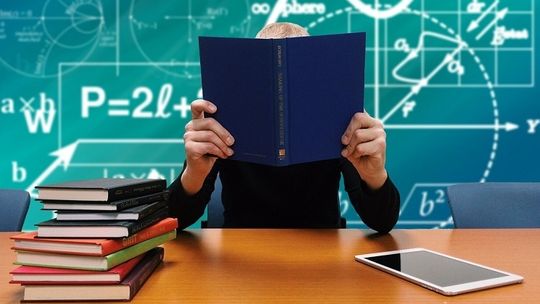 Rząd pracuje nad zmianą statusu zawodu nauczyciela 