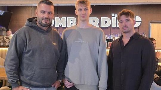 Studenci stworzyli aplikację, która pokaże wolne stoliki w restauracjach