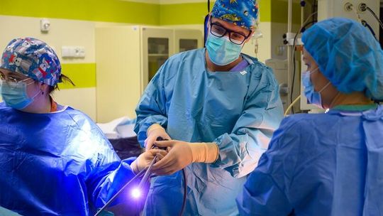 Sukces chirurgów z Lublina. Robotyczne usunięcie 25-centymetrowej śledziony i guza nadnercza Sukces chirurgów z Lublina. Robotyczne usunięcie 25-centymetrowej śledziony i guza nadnercza