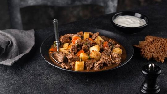 Tak smakuje Dzień Świętego Patryka. Gulasz, chleb sodowy i irlandzkie klasyki, które podbijają stoły