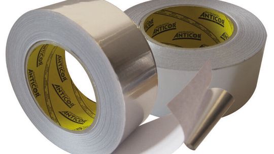Taśma aluminiowa. Czym się charakteryzuje i gdzie można ją wykorzystać?